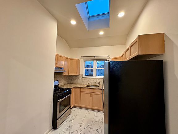 2nd image of 510 Bedford Ave Floor 2