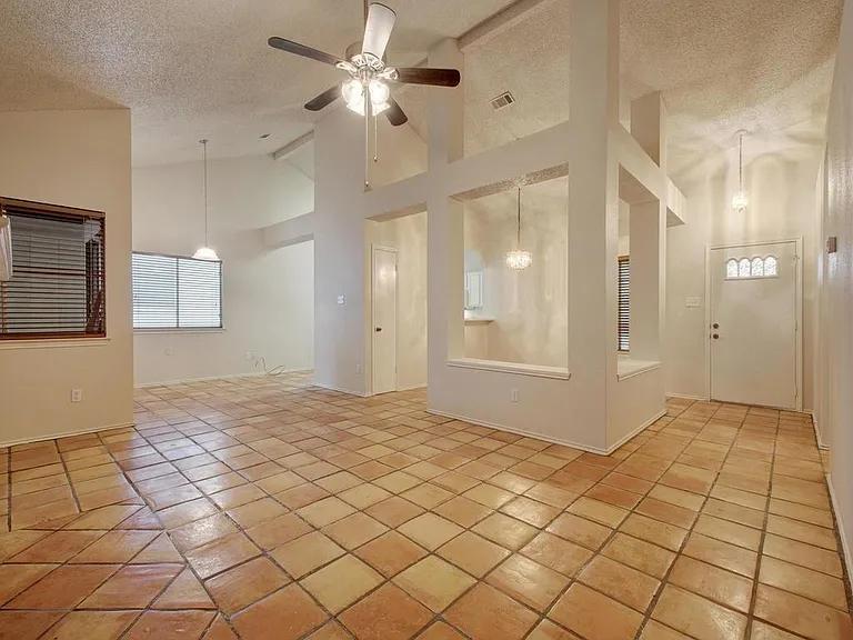 6305 Evangeline Trl — Photo 5