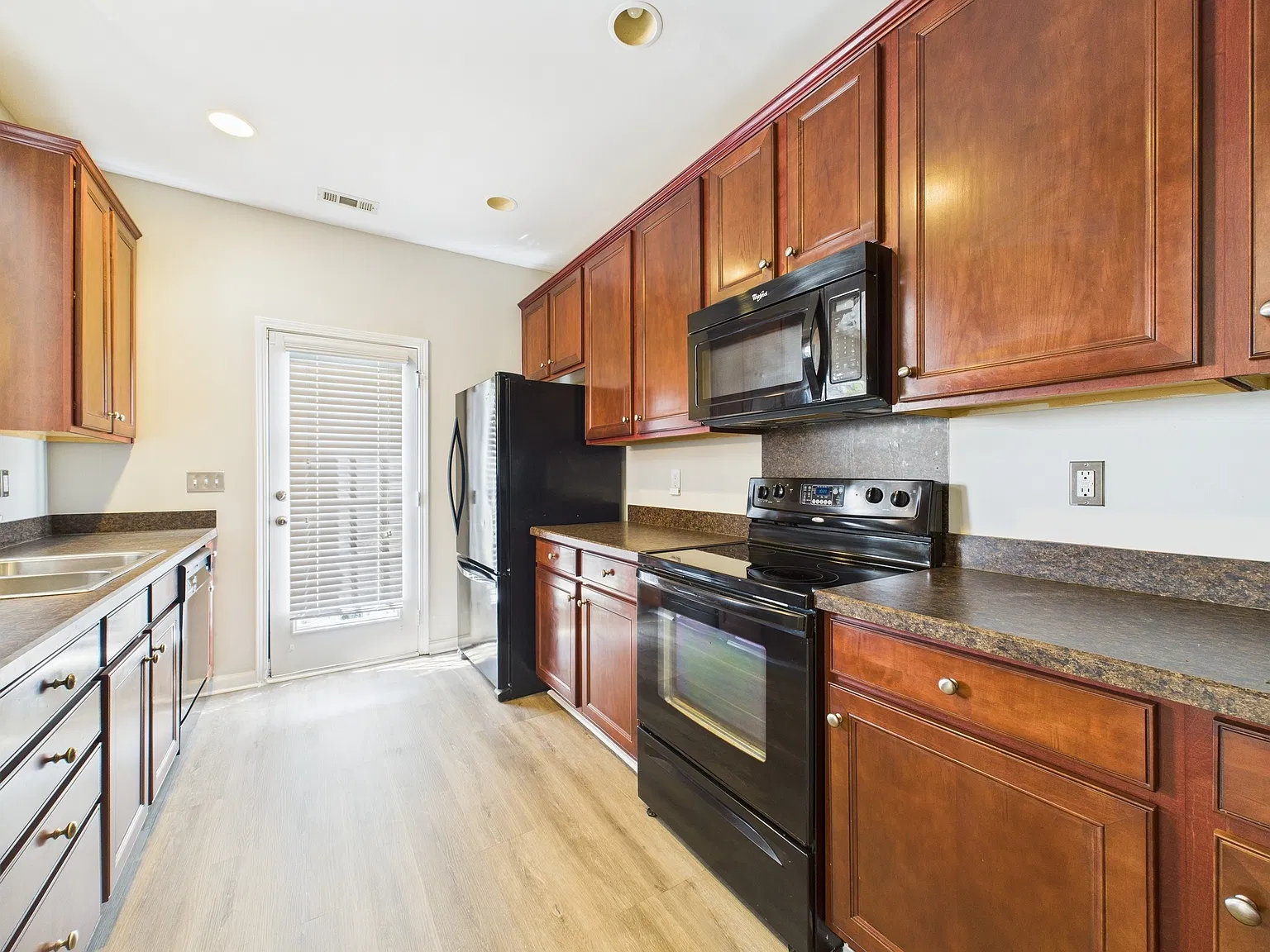 3 bed, 2.5 bath, 1536 sqft, $1,775 — Photo 4