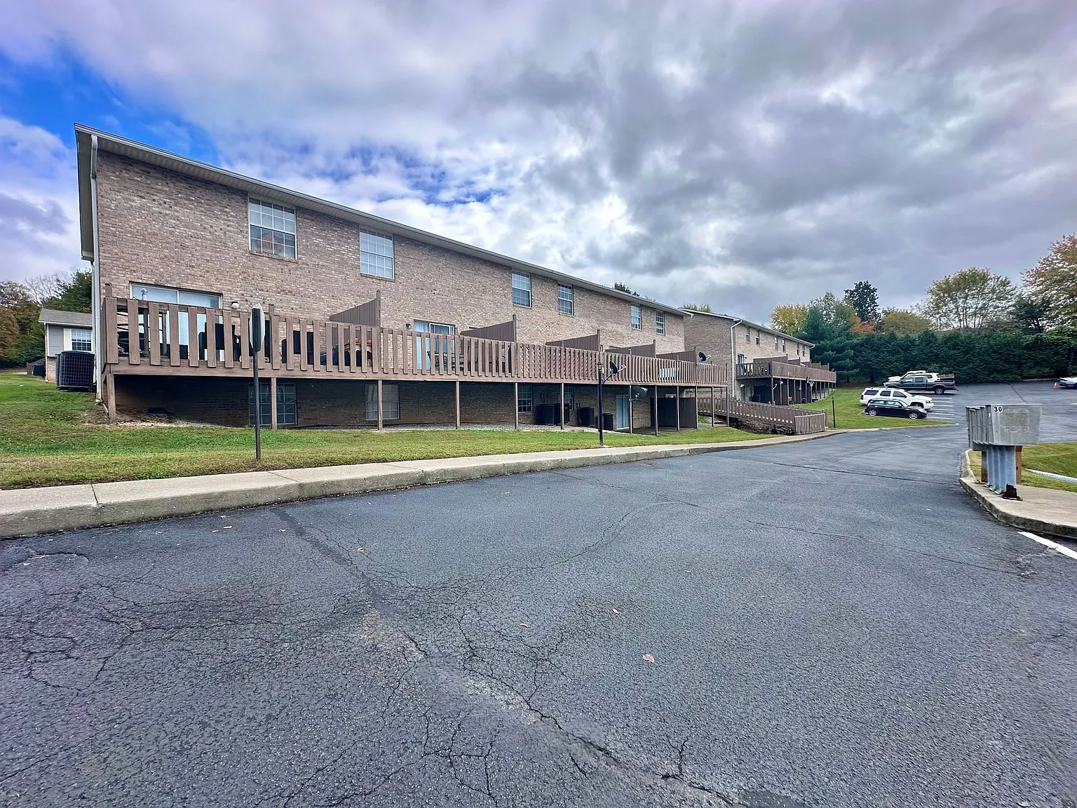 Lakeland Hills Apartment Homes — Photo 4
