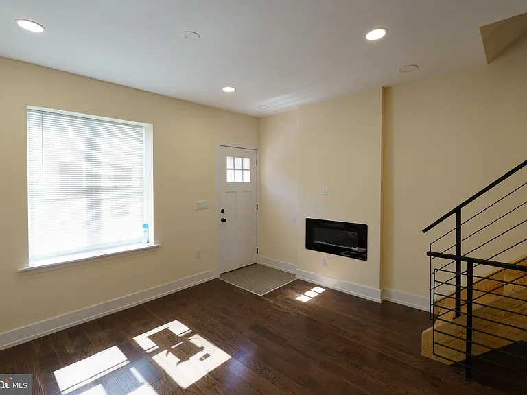 1926 S Lambert St — Photo 25