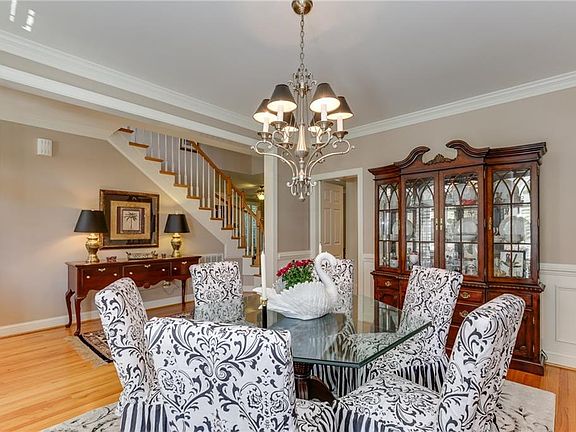 5th image of 104 Fisher Ct