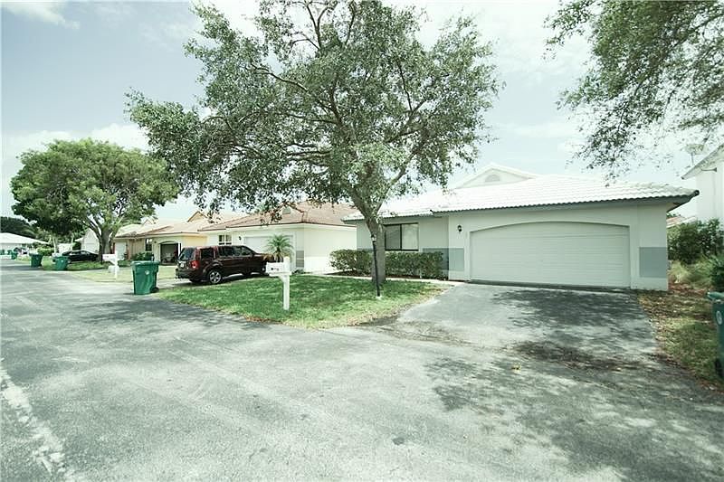 1st image of 15040 Norfolk Ln
