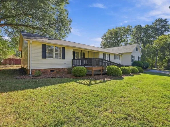 3523 Lawrence St, Clemmons, NC 27012