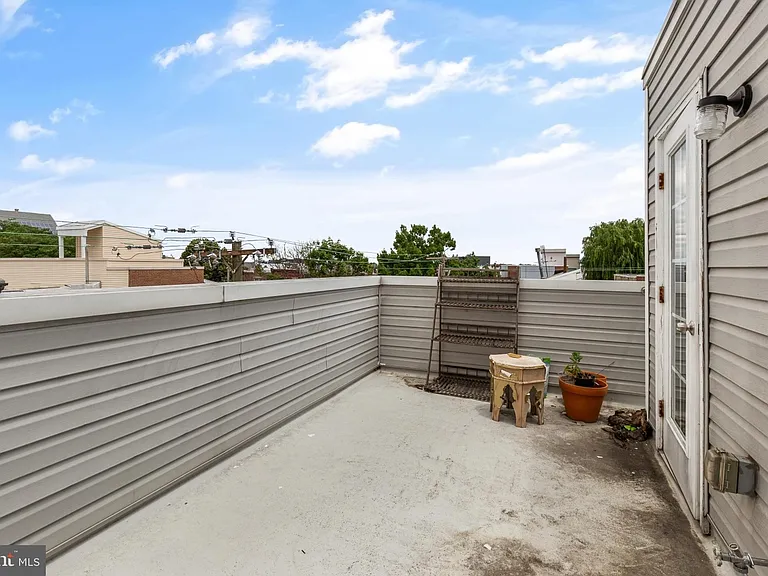 724 E Thompson St — Photo 29