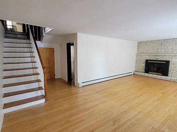 4th image of 133 N Carlisle St