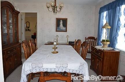 Breakfast Area/ Kitchen