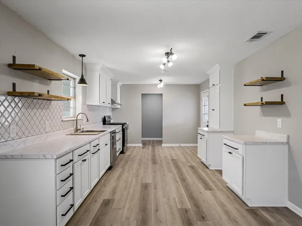 121 Bull Durham Rd, Wills Point, TX 75169