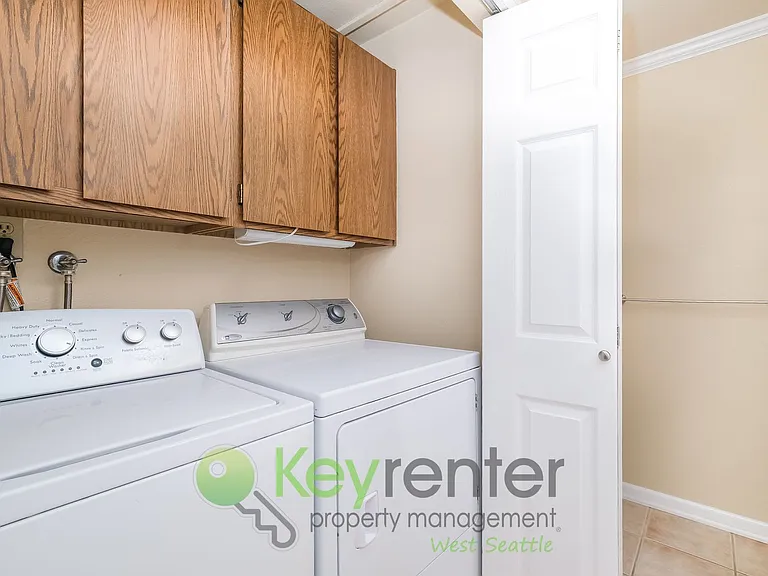 9522 1st Ave NE #B8 — Photo 19