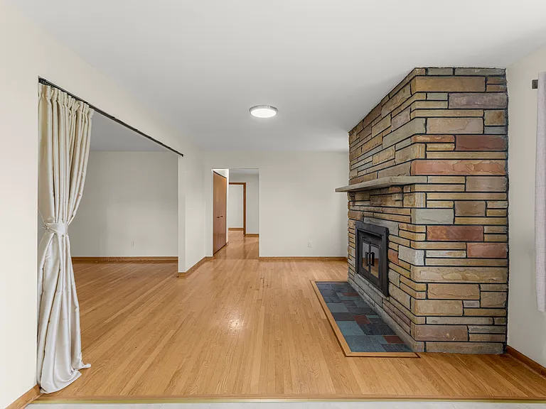 20325 Westview Dr — Photo 2