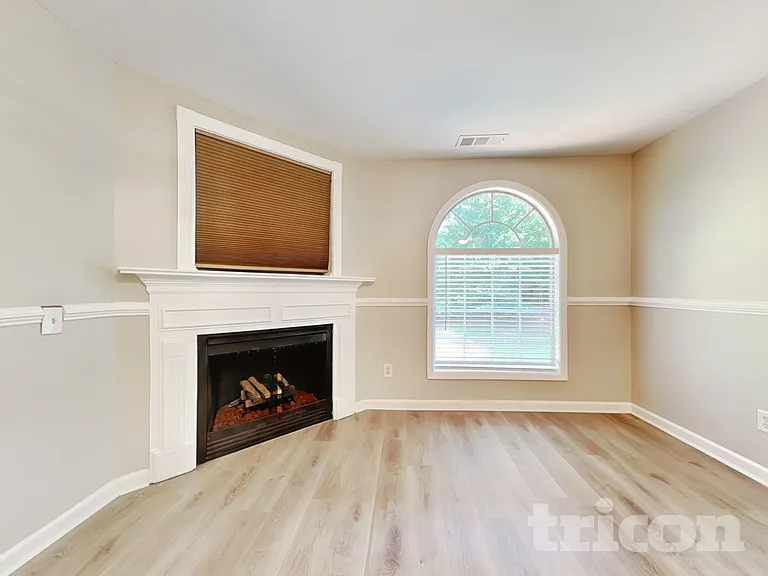 1219 Falls Creek Ct — Photo 16