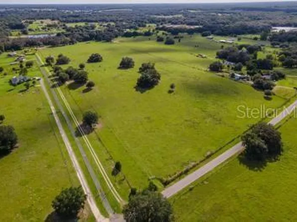 156 SE Place Rd, Weirsdale, FL 32195