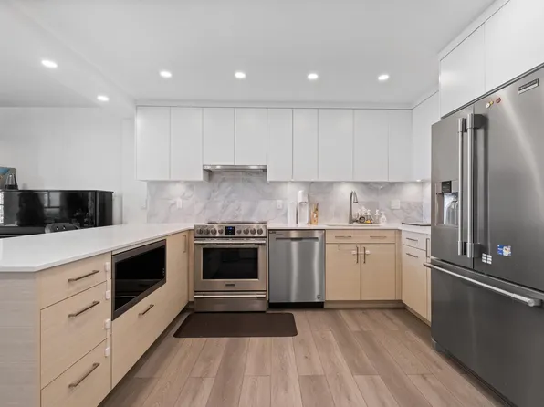 4350 Beresford St #1404, Burnaby, BC V5H 4K9