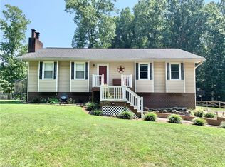 135 Rhyne Ct, Clemmons, NC 27012