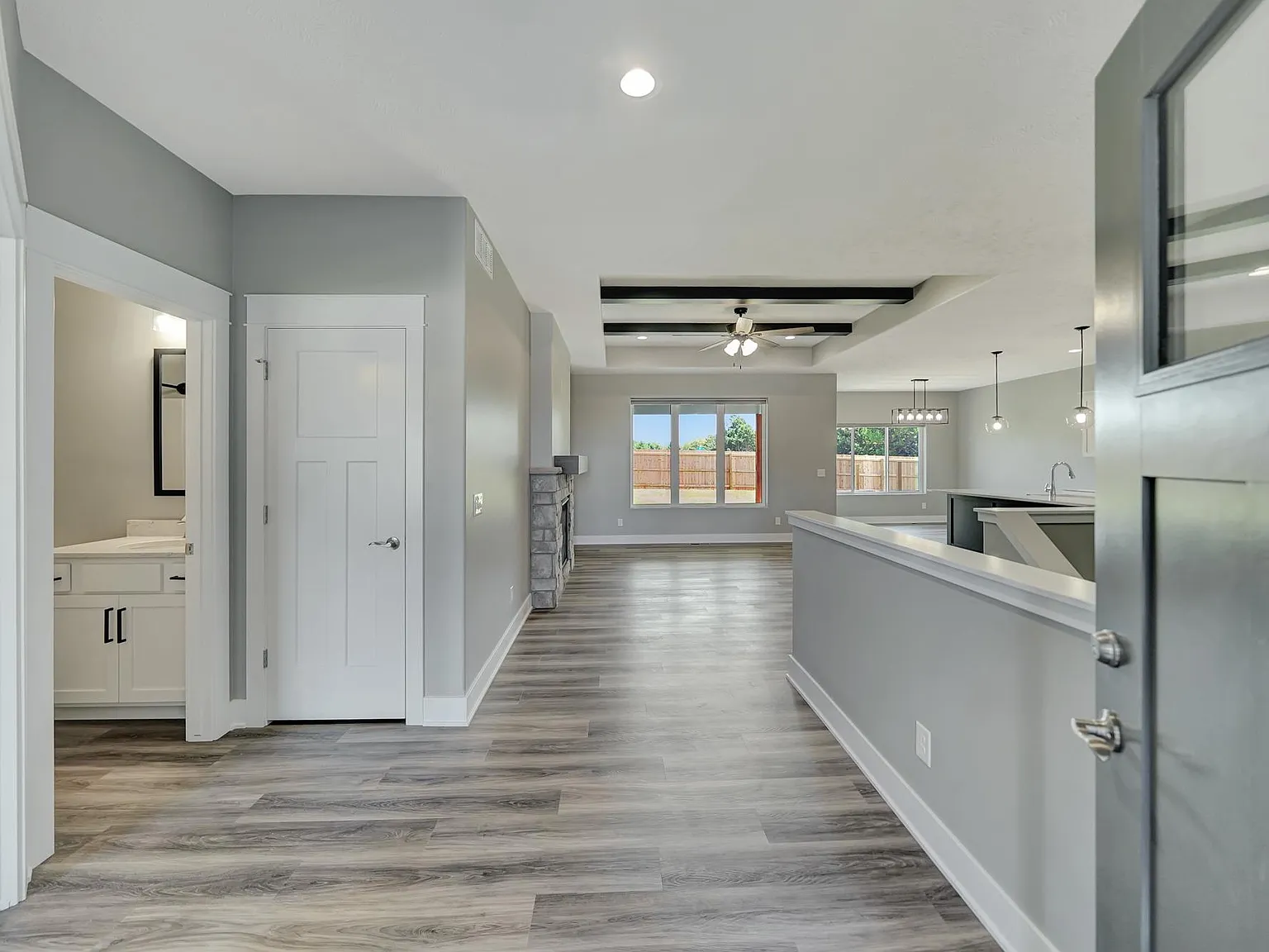 4 bed, 2600 sqft, $3,200 — Photo 4