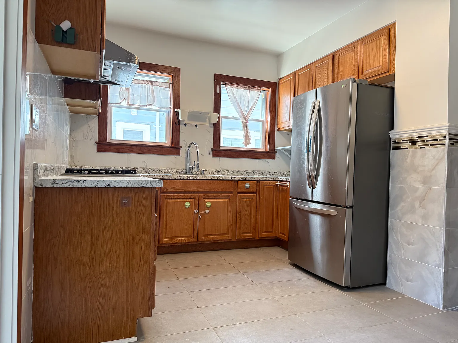 3 bed, 1277 sqft, $1,900 — Photo 1