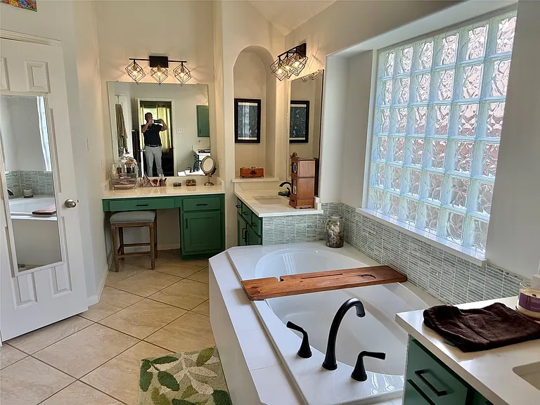 1907 Tavish Ln — Photo 13