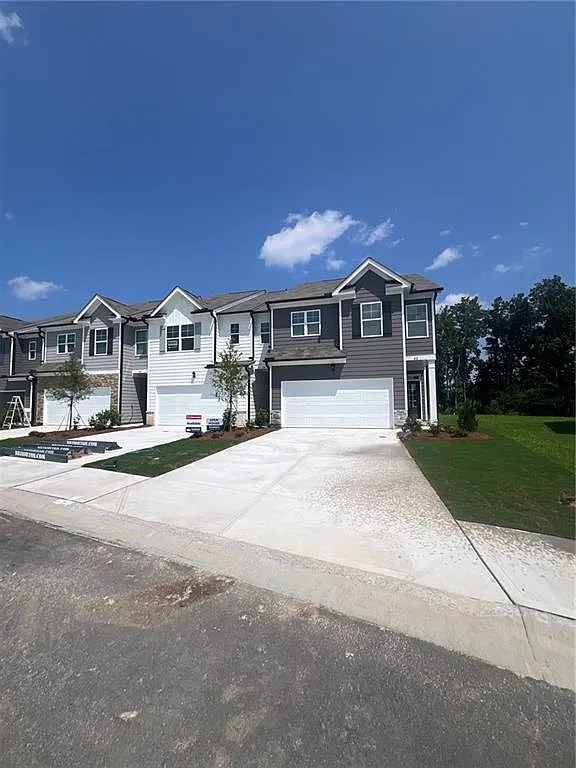 3 bed, 2.5 bath, 1877 sqft, $2,095 — Photo 3