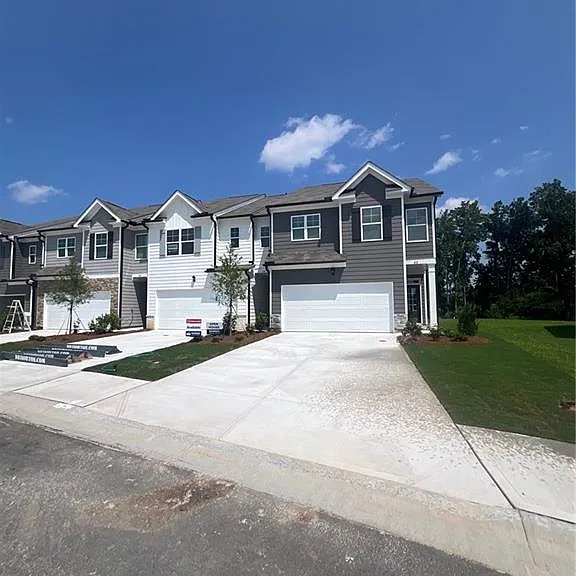 60 Berryville Dr — Photo 3