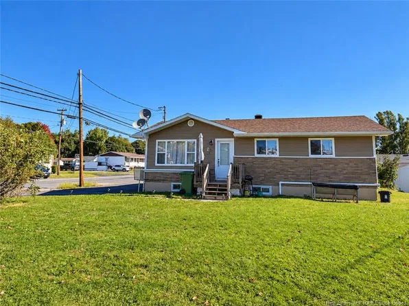2 Walsh Ave, Campbellton, NB E3N 2E1