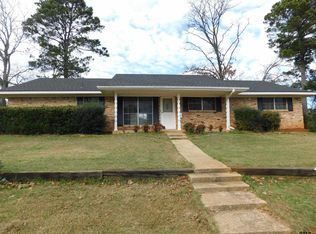 2216 Pinecrest Dr, Gladewater, TX 75647