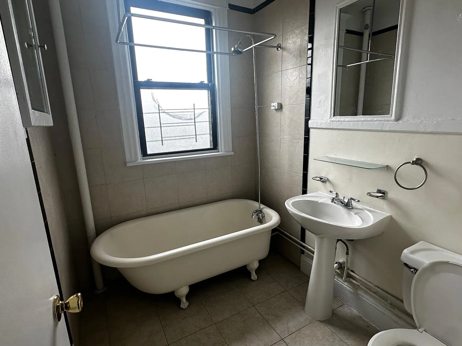 121 Saratoga Ave — Photo 4