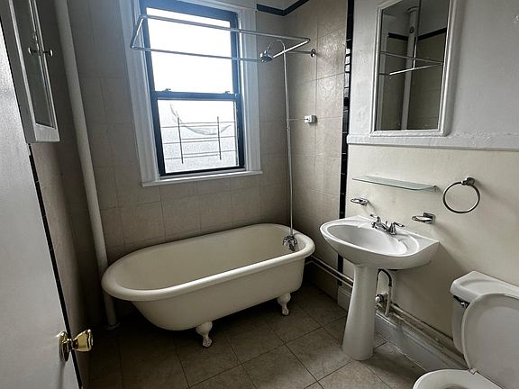 4th image of 121 Saratoga Ave Floor 2