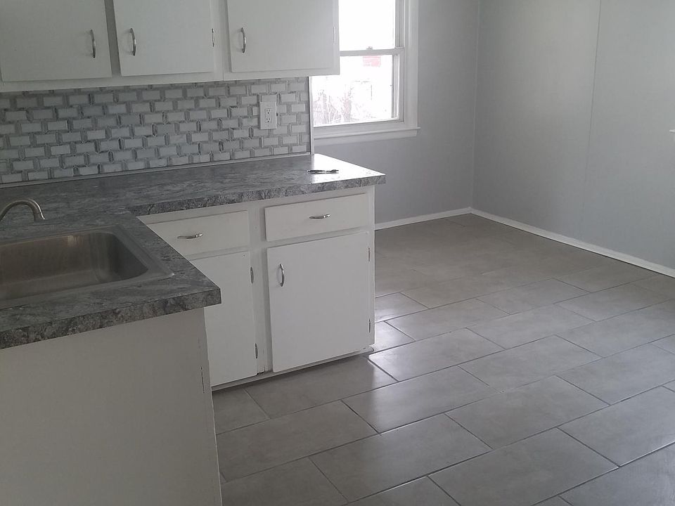2nd image of 15400 Fenton