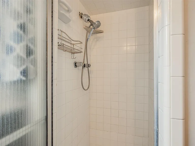 501 W 17th St — Photo 17