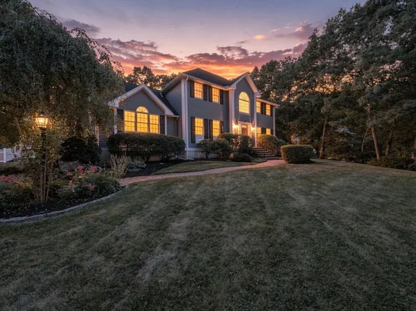 38 Cabral Dr, Middleton, MA 01949