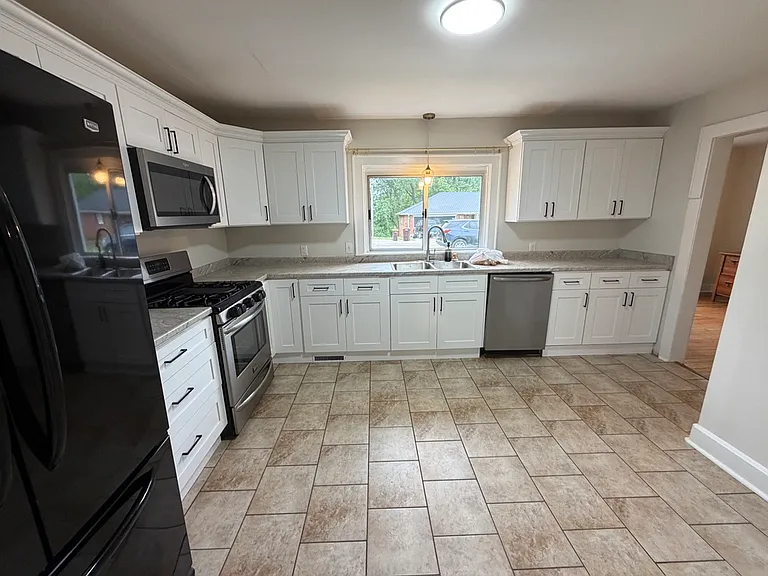 114 Beck St — Photo 4