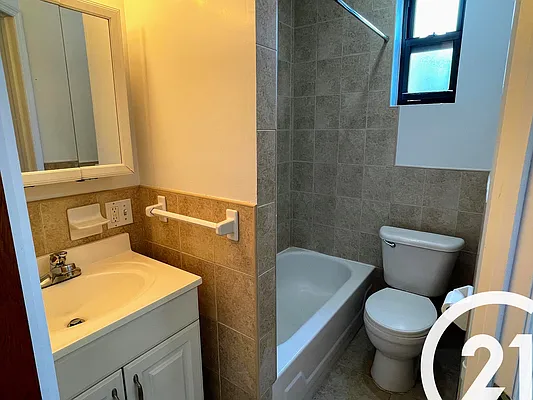 Rented by Century 21 Unique Realty | media 11