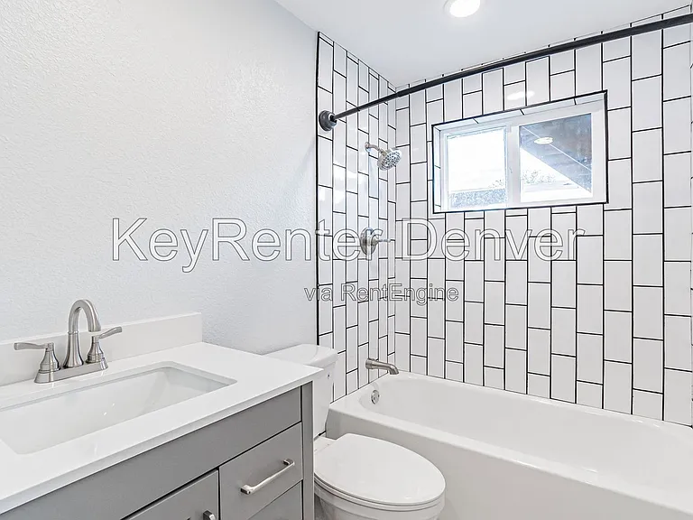 2356 S Linden Ct #B — Photo 3