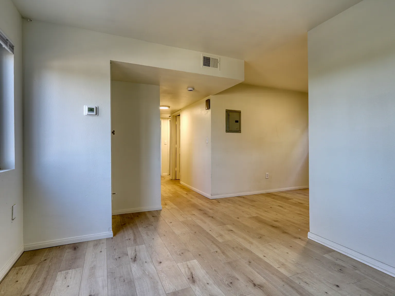 3 bed, 950 sqft, $2,650 — Photo 1