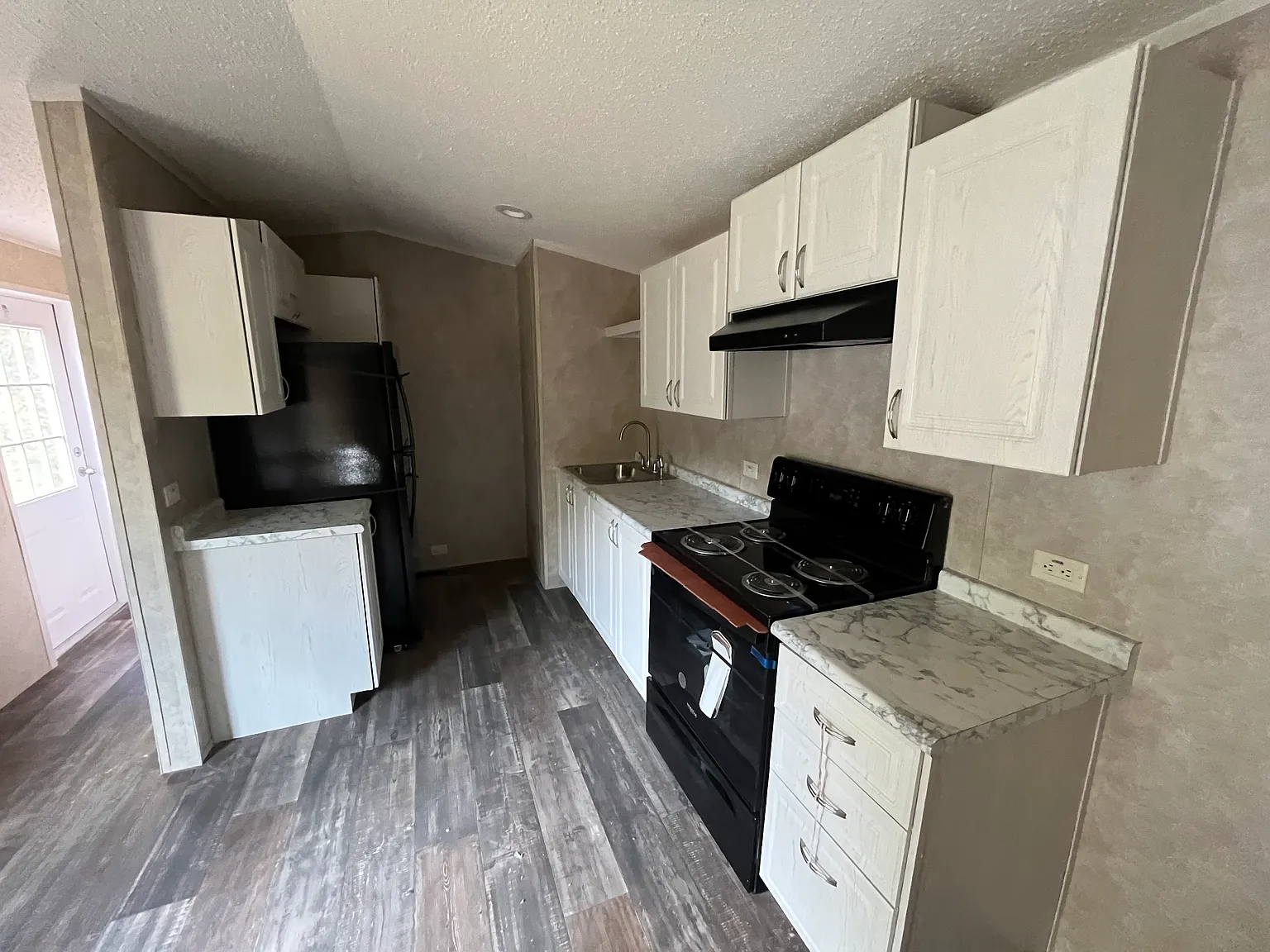 100 Tuckaway Dr — Photo 1