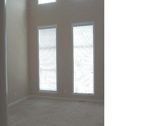 4th image of 144 Market Place Ave #144
