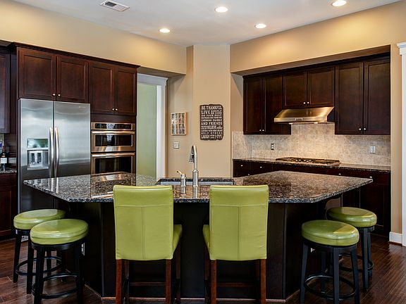 Seating for 6 @ the island