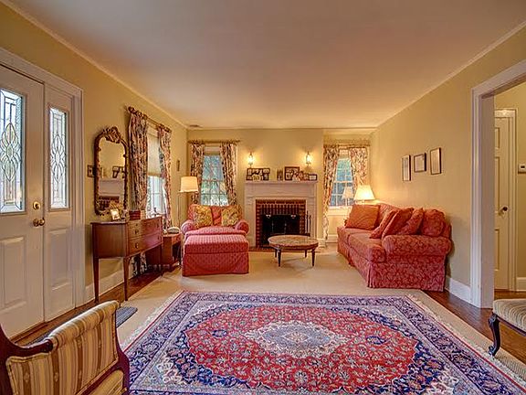 4th image of 20 Toomer Pl