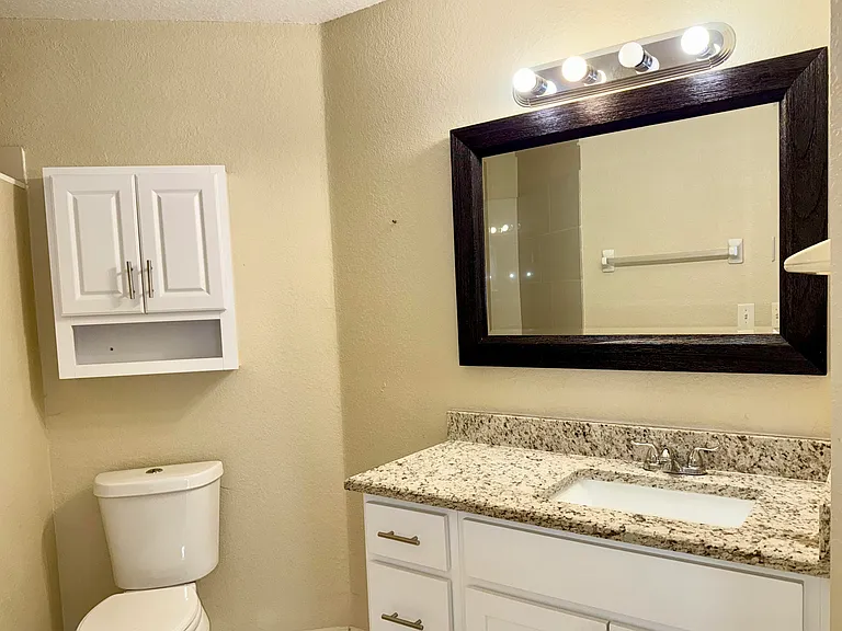 13614 Yarmouth Ct — Photo 27