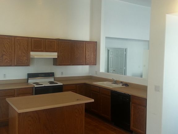 3rd image of 5110 W Warren Dr