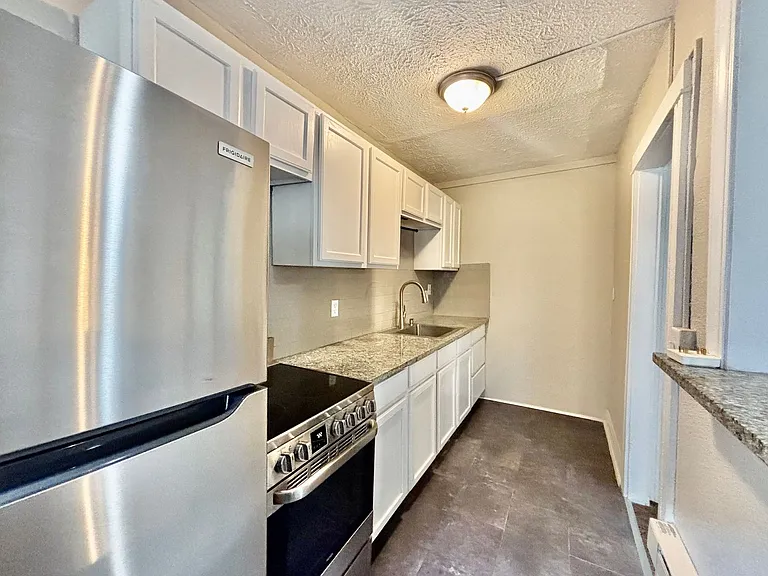 3416 Wyandotte St — Photo 6
