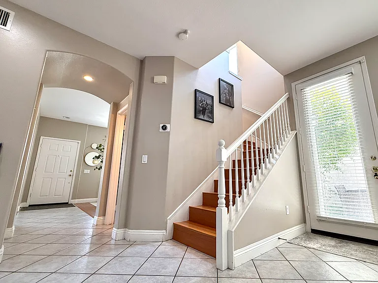 2527 Aurora Ln — Photo 9