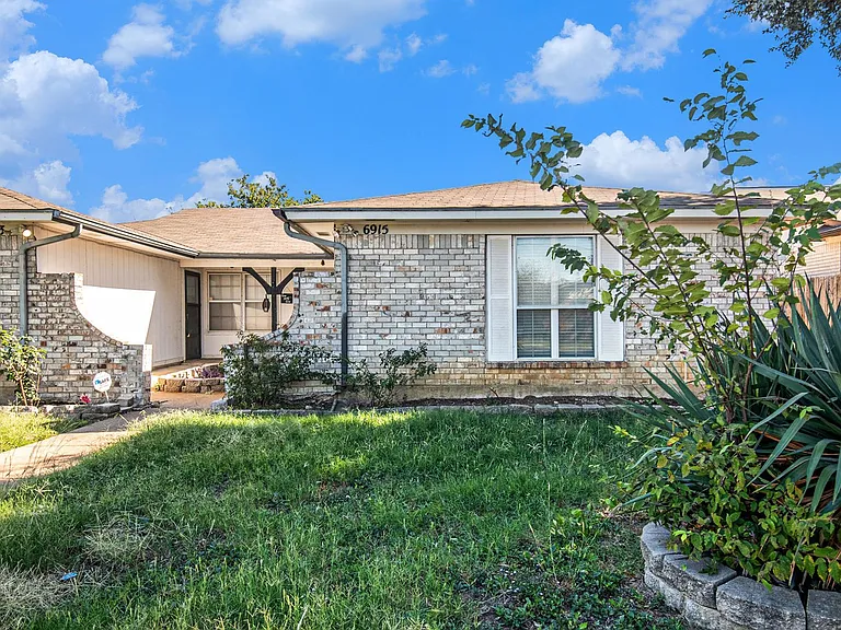 6915 W Cleburne Rd — Photo 2