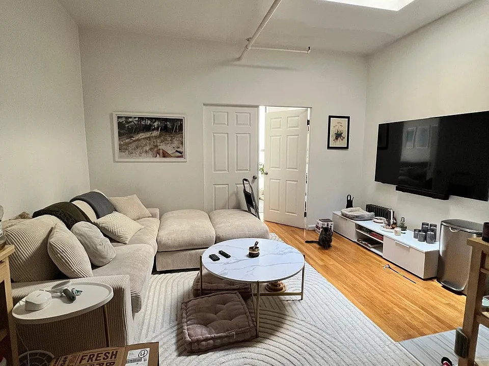 305 E 53rd St #4
