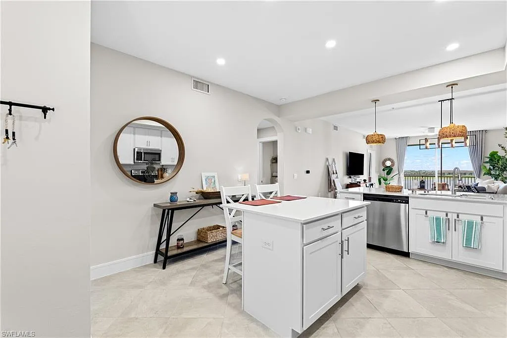 2 bed, 2.0 bath, 1120 sqft, $4,800 — Photo 3
