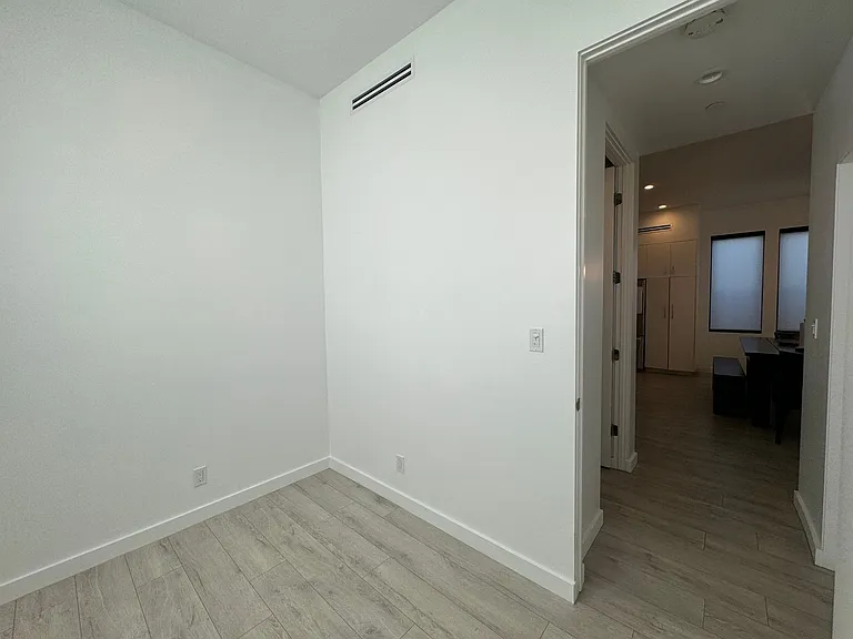 143 N Ardmore Ave — Photo 7