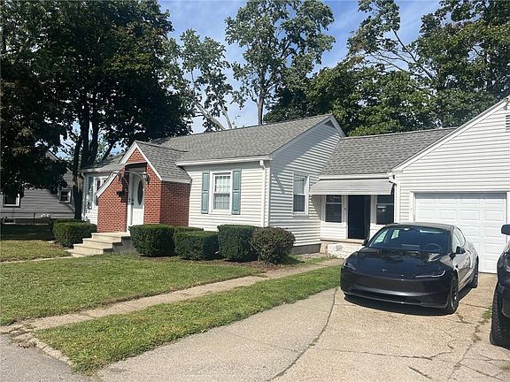 2nd image of 456 Elm St