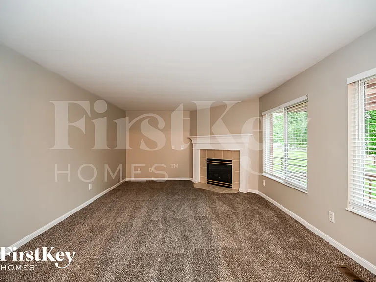 6176 Fox Run Ln — Photo 8