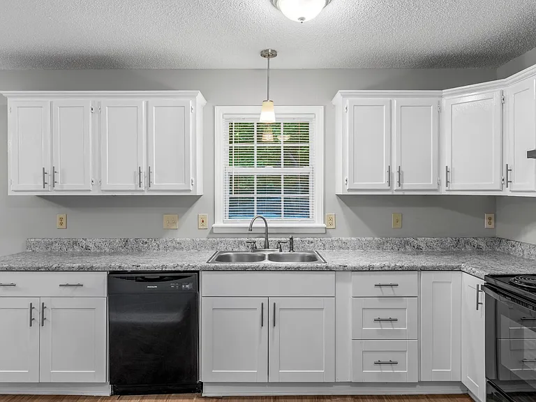 1811 Cody Ave — Photo 14
