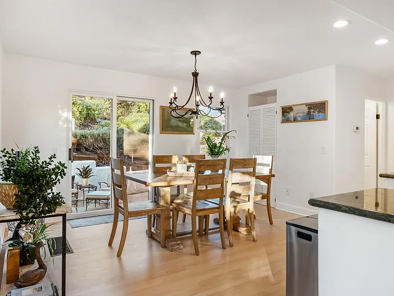 2570 Lillie Ave — Photo 19